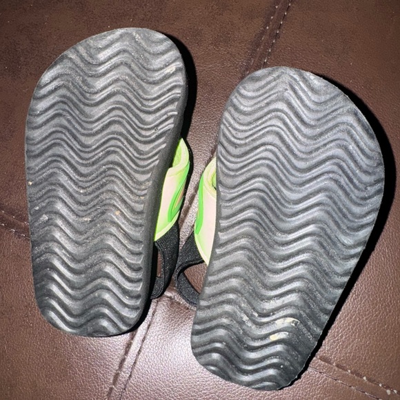 Star Wars Green and Pink Sandals with Baby Yoda Design - Picture 2 of 2